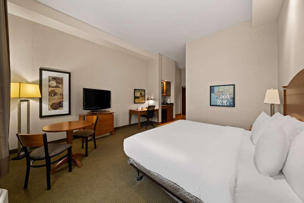 Best Western Plus Orangeville Inn & Suites Room photo